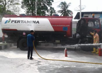Truk Tangki Pertamina Terbakar di SPBU Melanthon Siregar