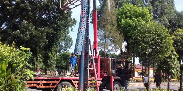 Nunggak Bayar Pajak, Baliho Dibongkar Satpol PP Nunggak Bayar Pajak, Baliho Dibongkar Satpol PP