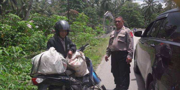 Tegakkan Perbub, Polsek Lolowau Amankan 2 Jerigen Tuak Tegakkan Perbub, Polsek Lolowau Amankan 2 Jerigen Tuak