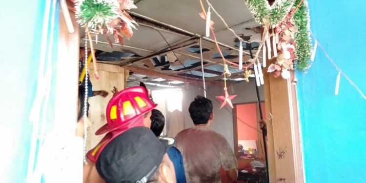 Rumah Pedagang ES nyaris 'Meleleh' Dilahap Jago Merah