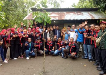 Karang Taruna, KRNS dan KONI Pasang Instalasi Listrik Gratis di Bandar Huluan