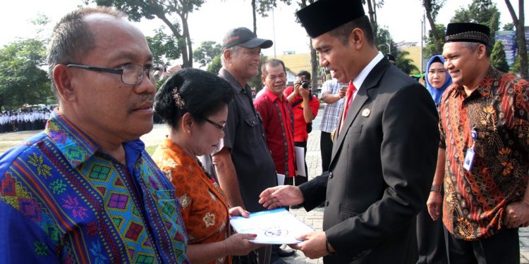 Peringatan Hari Kesaktian Pancasila 2018, Walikota Serahkan SK Pensiun ASN