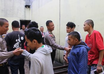 Kapolres Dairi Gelar Ibadah Bersama Tahanan