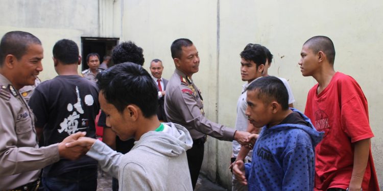 Kapolres Dairi Gelar Ibadah Bersama Tahanan