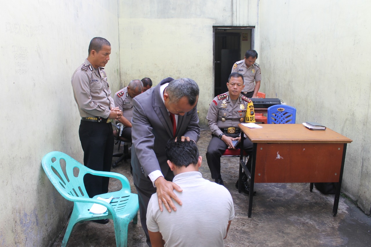 Kapolres Dairi Gelar Ibadah Bersama Tahanan