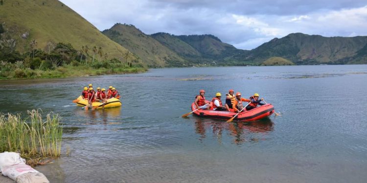 Kemenpar Kembangkan Potensi Aek Silang di Lembah Bakkara Kemenpar Kembangkan Potensi Aek Silang di Lembah Bakkara