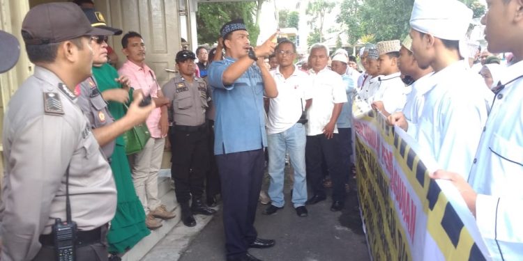 Maruli Hadiri Peletakan Batu Pertama Kali Kedua Tugu  Sangnaualuh, Anggota DPRD Buang Badan