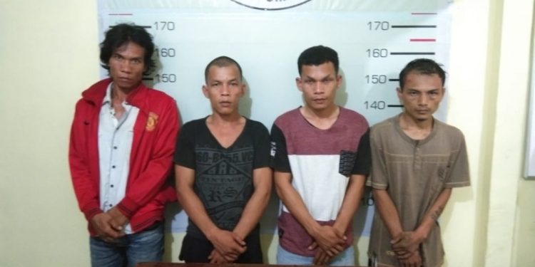Usai Nyabu, Empat Pria Diciduk  Polres Simalungun dari Gubuk