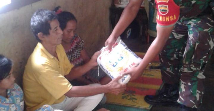 Babinsa Koramil Siantar Timur Sambangi Rumah Sahat Simanjuntak