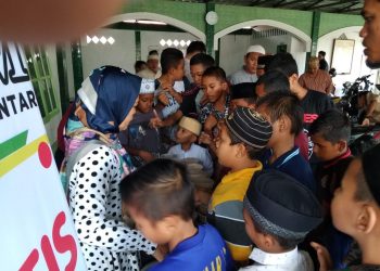 Jumat Barokah, MCM Siantar Bagikan Bubur Gratis di Masjid Al Ikhlas 