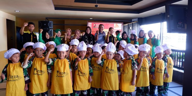 Anak TK Kartika Kunjungi Pizza House