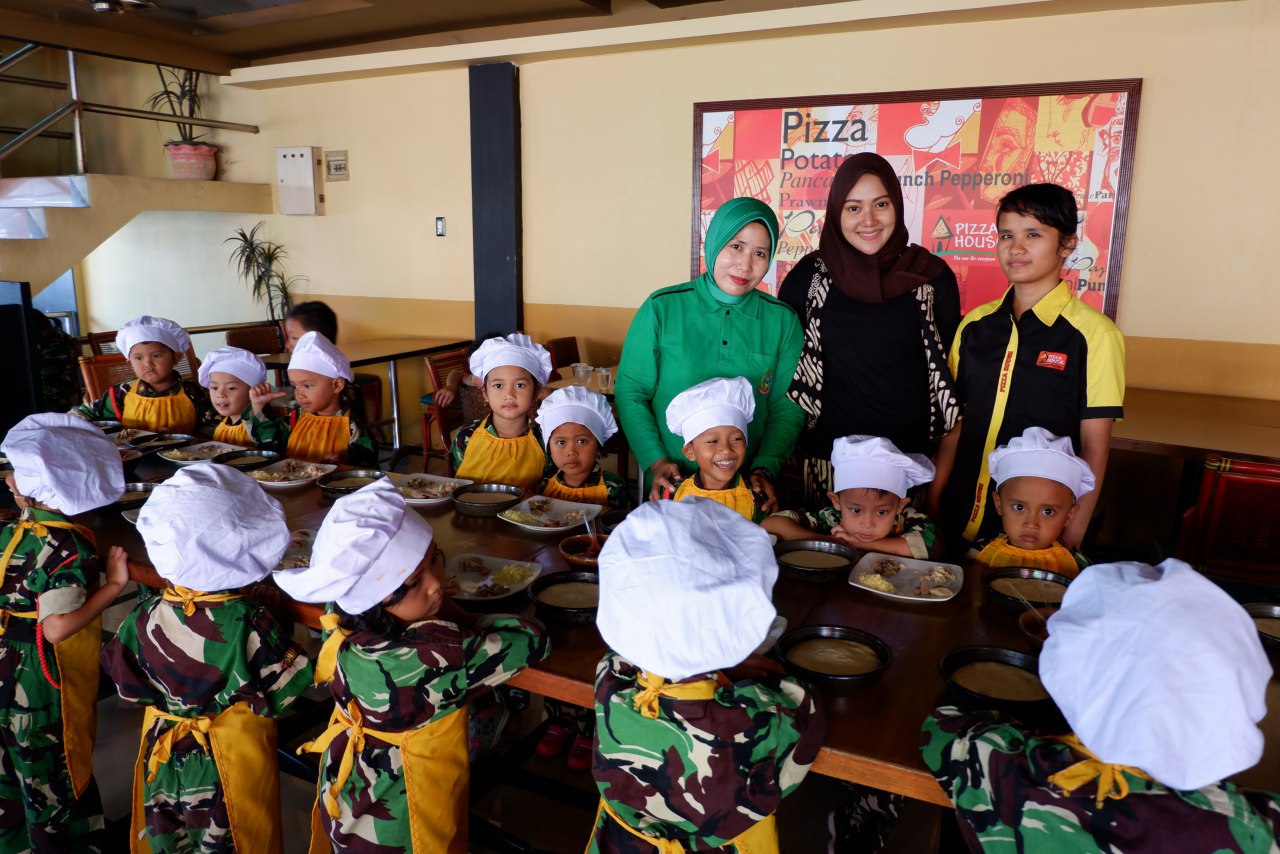 Anak TK Kartika Kunjungi Pizza House