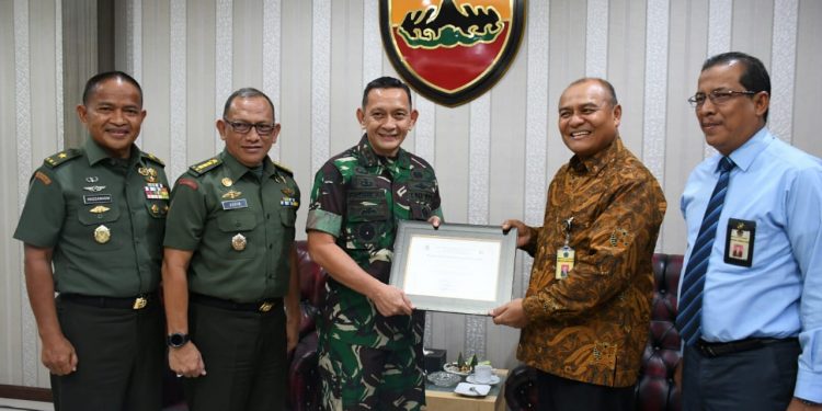 Kodam I/BB Raih Penghargaan Institusi Taat Pajak TA 2018 Kodam I/BB Raih Penghargaan Institusi Taat Pajak TA 2018