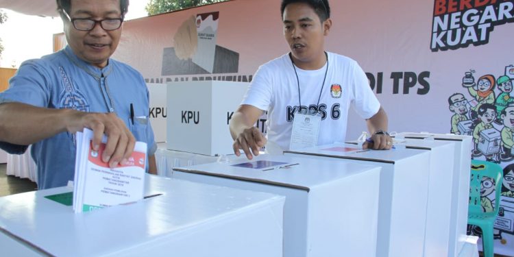 Pemilih yang Tidak Dapat C-6 Dapat Memilih dengan Bawa E-KTP Pemilih yang Tidak Dapat C-6 Dapat Memilih dengan Bawa E-KTP