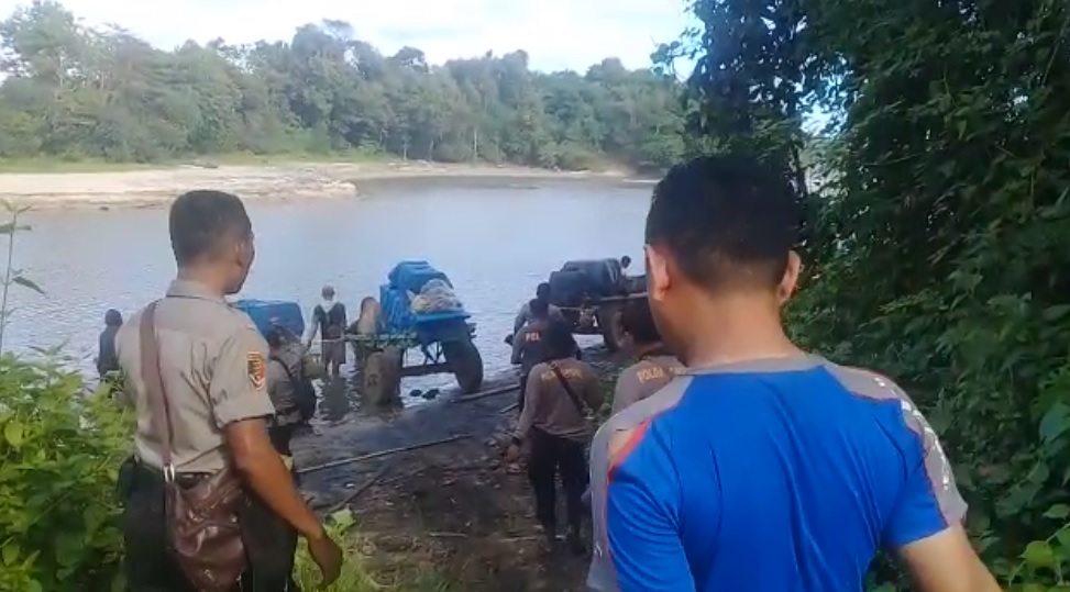 Viral, Distribusi Surat Suara Pemilu 2019 Gunakan Tenaga Sapi Viral, Distribusi Surat Suara Pemilu 2019 Gunakan Tenaga Sapi