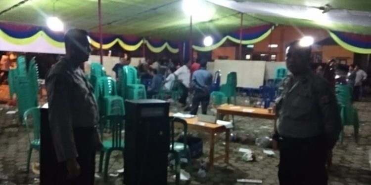 Petugas Gabungan Amankan Rapat Pleno di Kecamatan Petugas Gabungan Amankan Rapat Pleno di Kecamatan