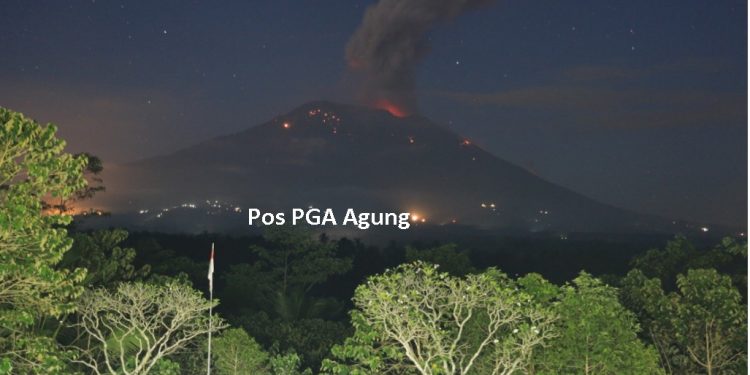 Gunung Agung Erupsi, Kondisi Aman Hanya Hujan Abu Vulkanik Gunung Agung Erupsi, Kondisi Aman Hanya Hujan Abu Vulkanik