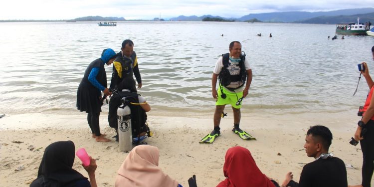 Kemah Hari Bumi Komantab Gagas Belasan Poin Soal Penyelamatan Lingkungan Kemah Hari Bumi Komantab Gagas Belasan Poin Soal Penyelamatan Lingkungan