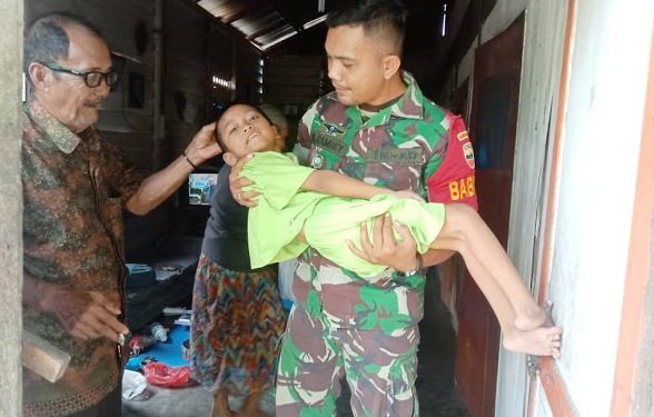 Kodam I/BB Apresiasi Babinsa yang Gendong Bocah Lumpuh ke Klinik Alternatif Kodam I/BB Apresiasi Babinsa yang Gendong Bocah Lumpuh ke Klinik Alternatif