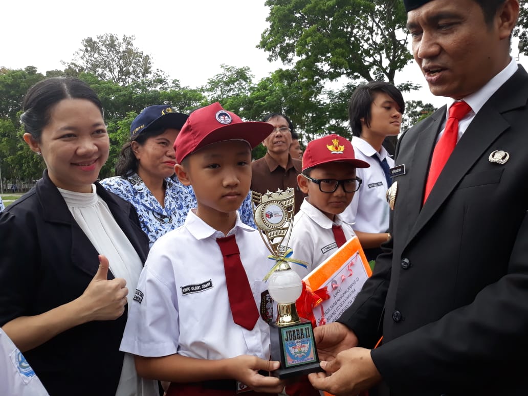 Sejumlah Pelajar Pemenang Olimpiade Sains Terima Penghargaan di Hardiknas