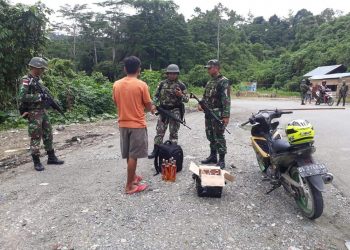 Satgas Pamtas Yonif 126/Kala Cakti  Kembali Amankan Miras Saat Sweping