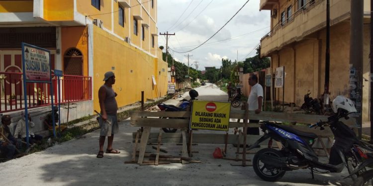 Masyarakat Siantar State Rela Jalannya Ditutup Demi Perbaikan