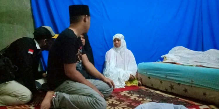 Dituduh Curi Ayam , Pelajar SMA Tewas Diamuk Massa Dituduh Curi Ayam , Pelajar SMA Tewas Diamuk Massa