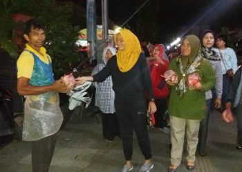Ramadhan,Persit KCK Cabang XLVI Dim 0312 Padang Gelar "Sahur On The Road"