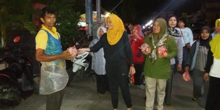 Ramadhan,Persit KCK Cabang XLVI Dim 0312 Padang Gelar "Sahur On The Road"