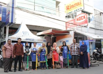 BRI Unit Diponegoro Rantauprapat Bagikan Takjil Selama Dua Pekan