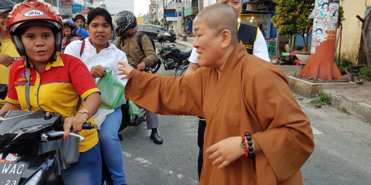 DPD Walubi Siantar Berbagi Kasih di Bulan Ramadhan DPD Walubi Siantar Berbagi Kasih di Bulan Ramadhan