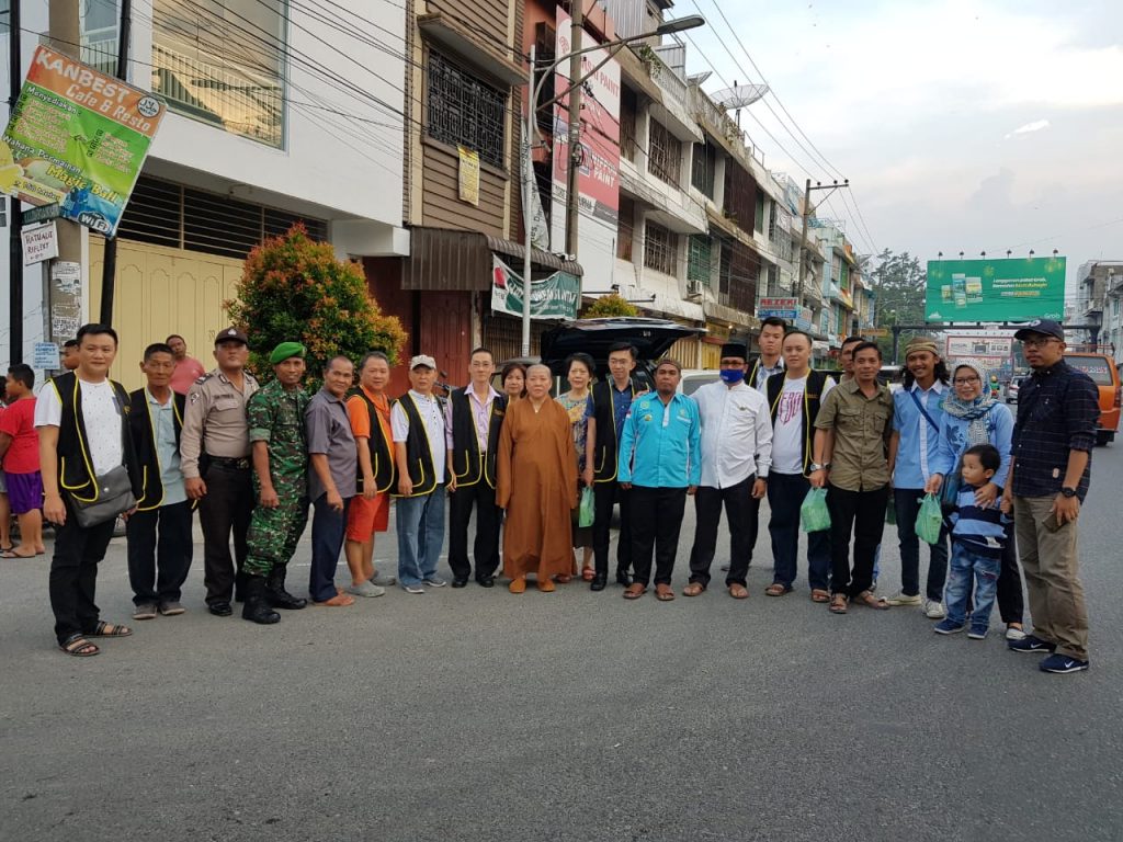DPD Walubi Siantar Berbagi Kasih di Bulan Ramadhan DPD Walubi Siantar Berbagi Kasih di Bulan Ramadhan