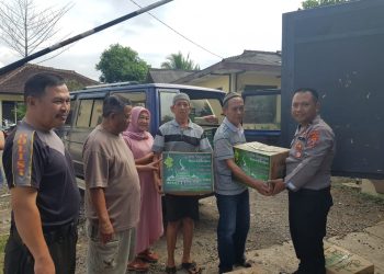 Polres Tanggamus Serahkan Tali Asih kepada Purnawirawan dan Warakawuri