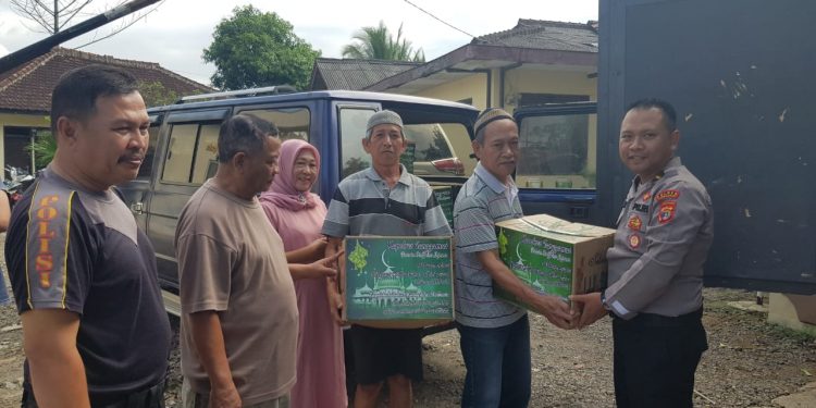 Polres Tanggamus Serahkan Tali Asih kepada Purnawirawan dan Warakawuri Polres Tanggamus Serahkan Tali Asih kepada Purnawirawan dan Warakawuri