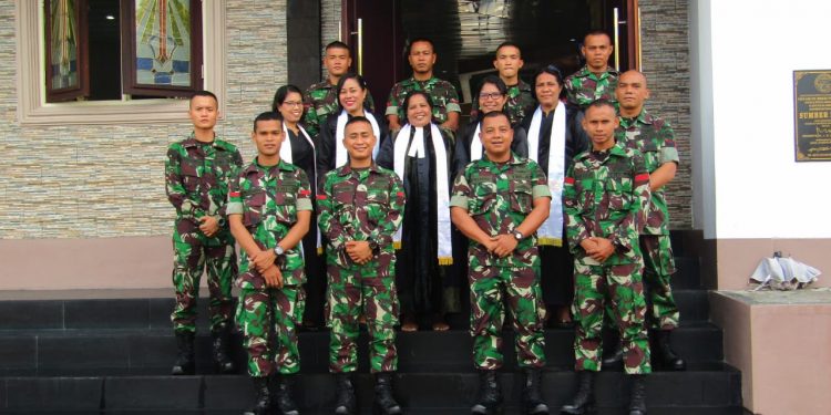 Tim Akapela Yonif RK 136/TS, Mengisi Peringatan Kenaikan Isa Almasih di Daerah Penugasan