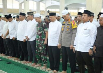 Kapolrestabes Medan Bersama Walikota dan FKPD Sholat Tasbih dan Zikir Akbar