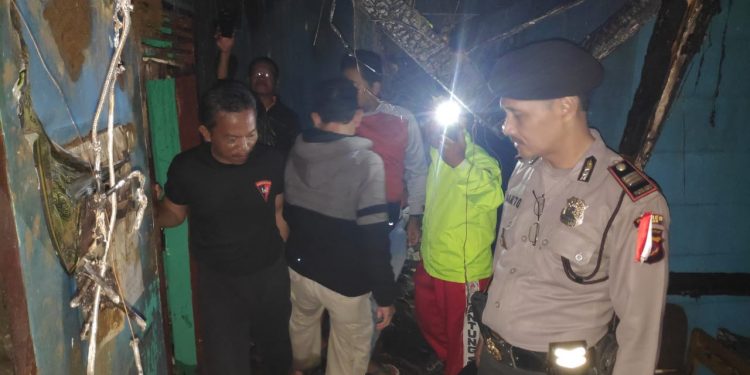 Seorang Ibu 77 Tahun Tewas Dibakar Anak Kandungnya di Dalam Rumah