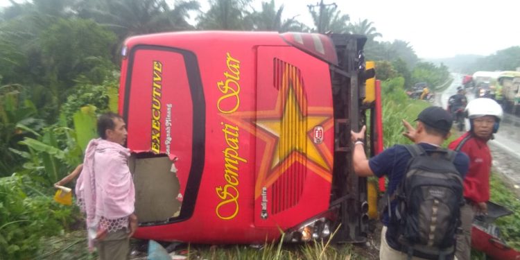 Makan Tikungan, Bus Simpati Star Terbalik, 3 Penumpang Tewas