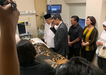 Menko Luhut Panjaitan Beri Penghormatan Terakhir Pada Alm. Ani Yudhoyono