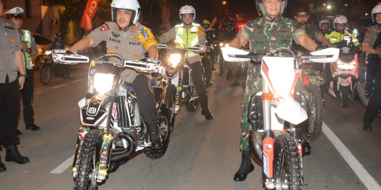 Kapolrestabes Medan Dampingi Kapoldasu dan Pangdam I/BB Patroli Malam Takbiran