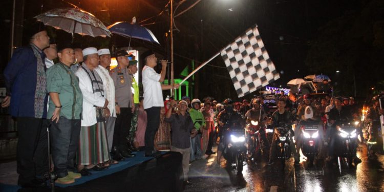 Kapolres Siantar Ikut Melepas Peserta Pawai Takbir Keliling