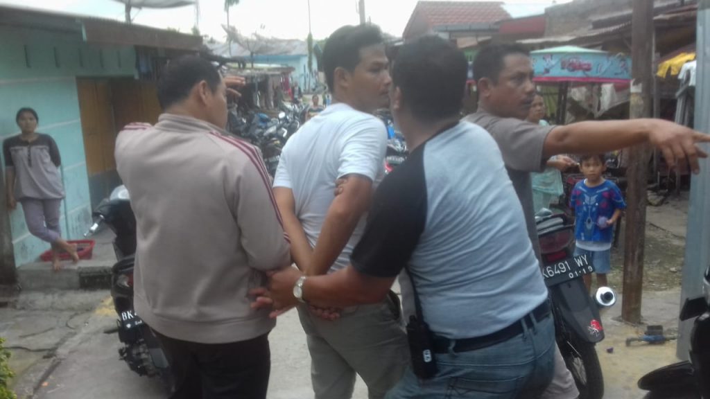 Besok Lebaran Tapi Tak Dikasih Uang, Udin Bakar Rumah Bapaknya Besok Lebaran Tapi Tak Dikasih Uang, Udin Bakar Rumah Bapaknya