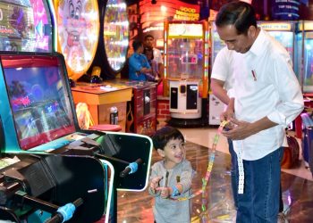 Presiden Jokowi Bawa Cucu Liburan Lebaran