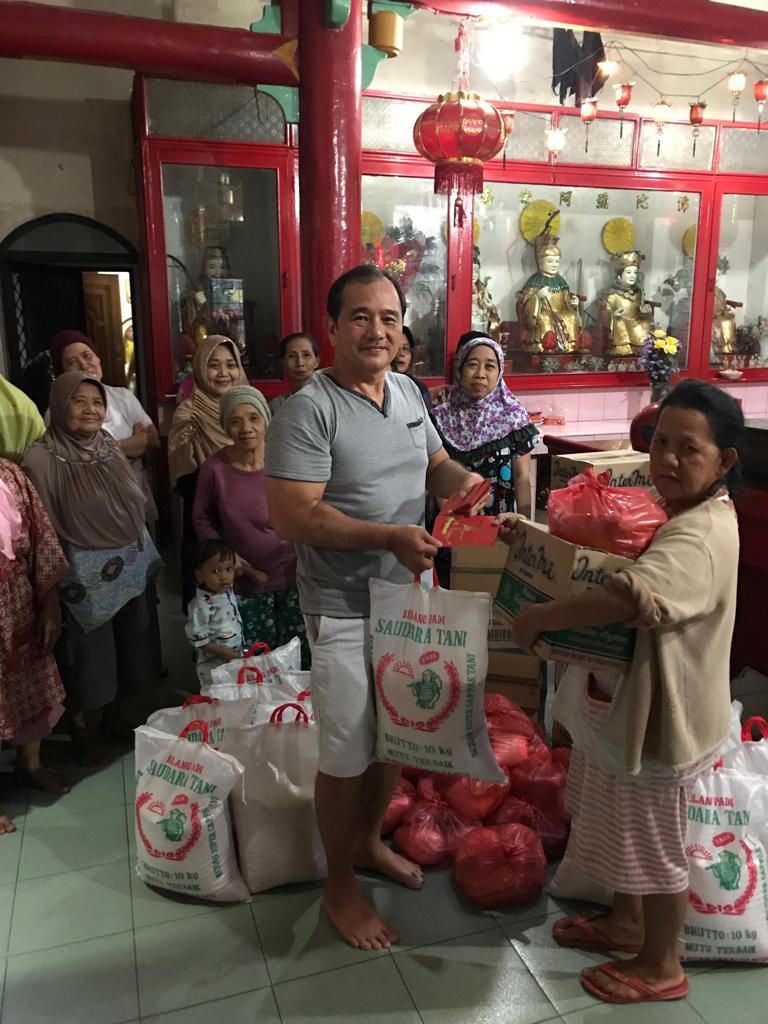 Gadis Cantik di Pematangsiantar Ini Memaknai Lebaran dengan Berbagi