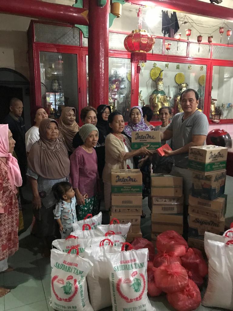 Gadis Cantik di Pematangsiantar Ini Memaknai Lebaran dengan Berbagi