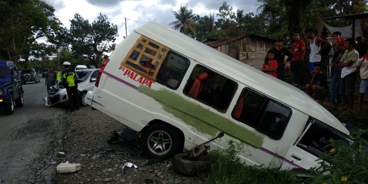 Bus Palapa Kecelakaan di Jalin Siantar-Parapat Bus Palapa Kecelakaan di Jalin Siantar-Parapat