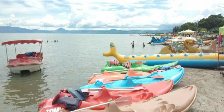 Libur Lebaran, Pantai Pasir Putih Parbaba Sepi Pengunjung Libur Lebaran, Pantai Pasir Putih Parbaba Sepi Pengunjung