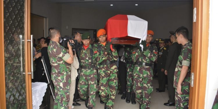 Mantan Kasad ke-26 Meninggal, Seluruh Satuan TNI AD Kibarkan Bendera Setengah Tiang Seminggu Mantan Kasad ke-26 Meninggal, Seluruh Satuan TNI AD Kibarkan Bendera Setengah Tiang Seminggu