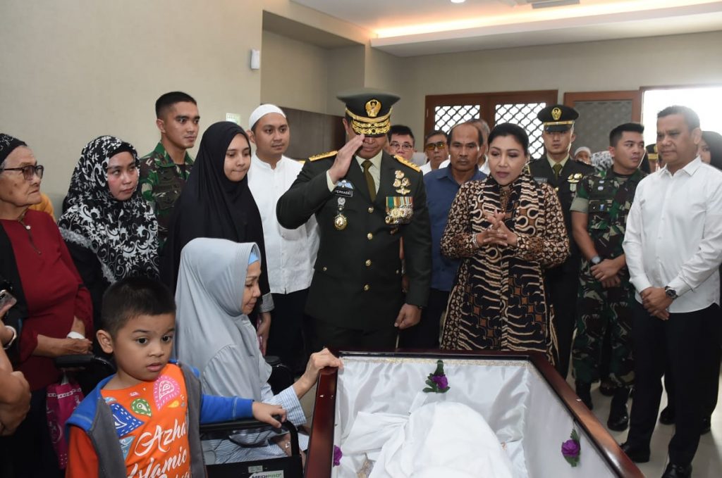Mantan Kasad ke-26 Meninggal, Seluruh Satuan TNI AD Kibarkan Bendera Setengah Tiang Seminggu