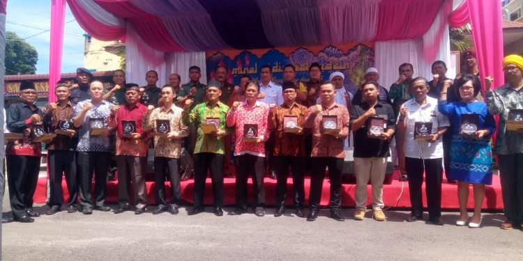 Gelar Halal Bi Halal, Kapolres Siantar Beri Penghargaan Kepada Tokoh Agama dan Tokoh Masyarakat
